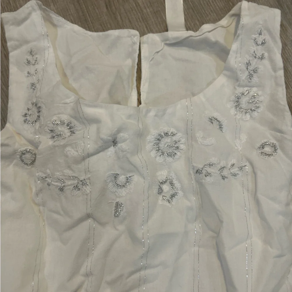 Cherokee White Floral Kids Dress size Large (10/12) with pockets